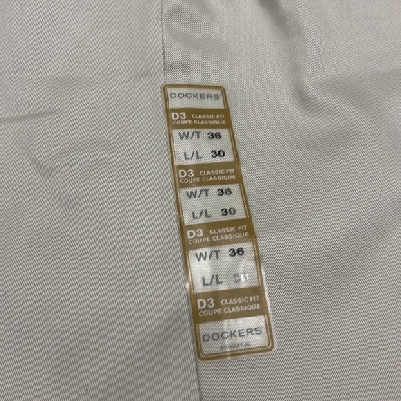 Dockers Classic Fit Signature Khaki flat front pants - Picture 5 of 9